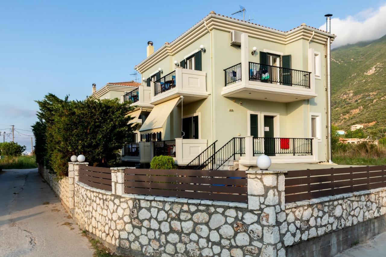 Aparthotel Santa Emelia Vassiliki Esterno foto