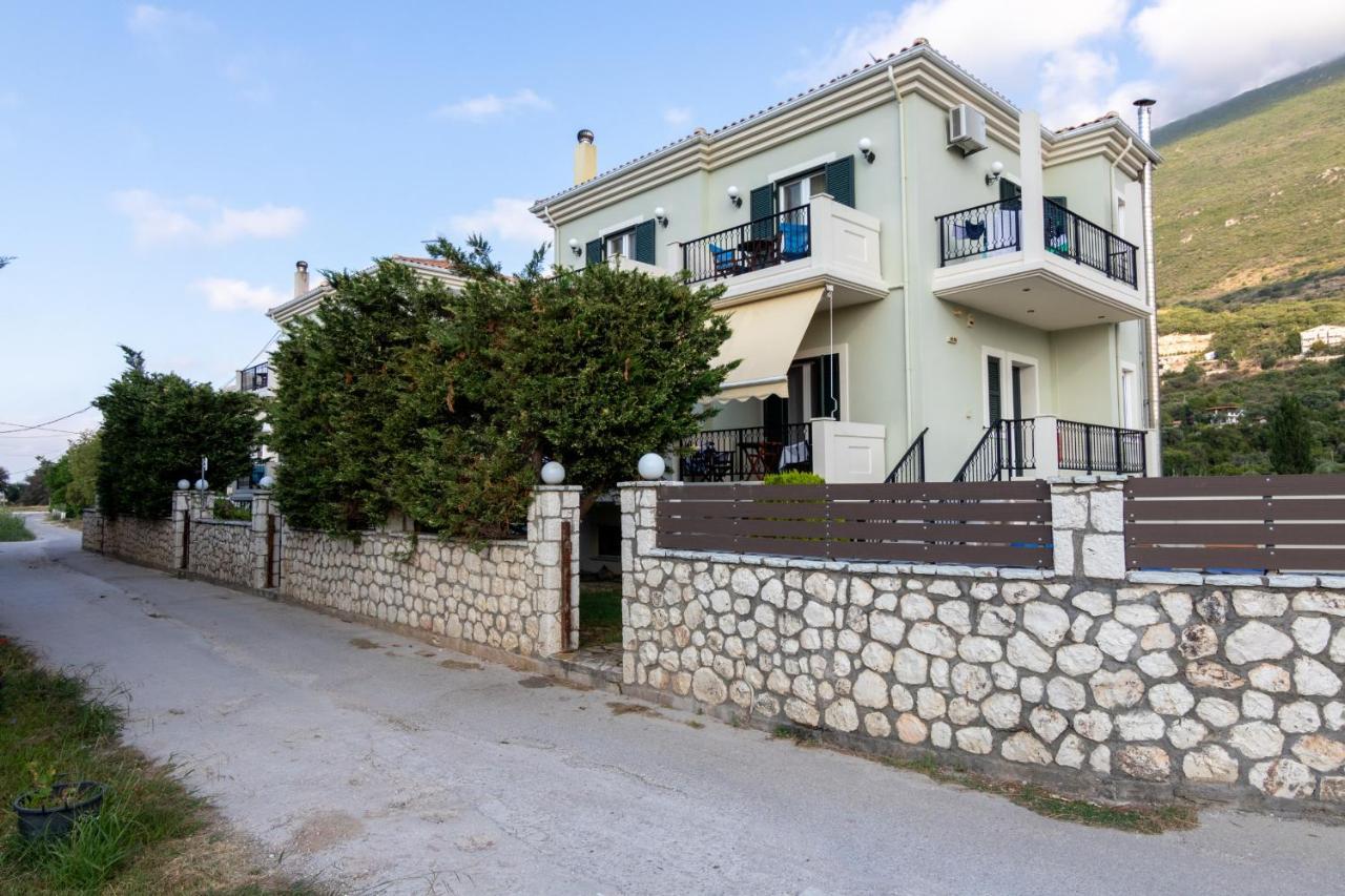 Aparthotel Santa Emelia Vassiliki Esterno foto